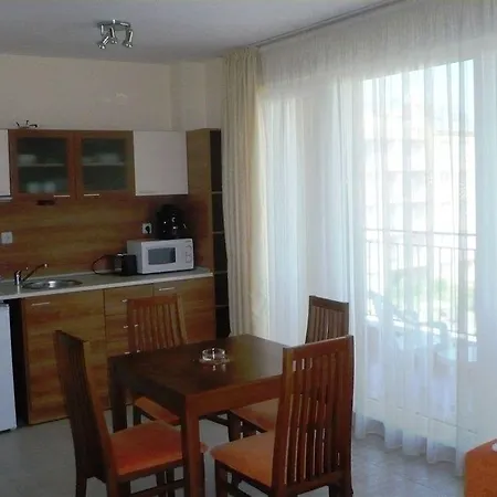 ポッロ アパートホテル 3*