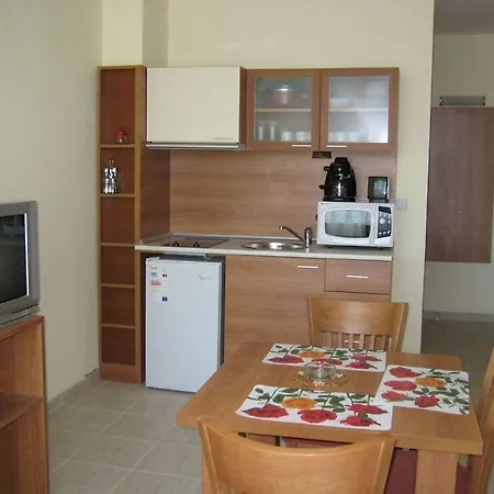 Pollo Apartmanhotel 3*