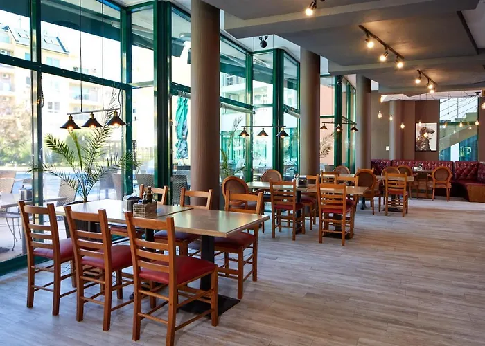 Pollo Aparthotel Sluneční pobřeží