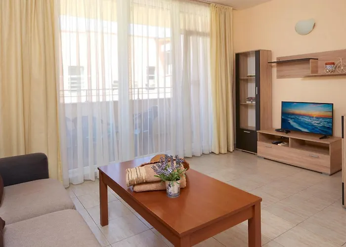 Pollo מלון דירות