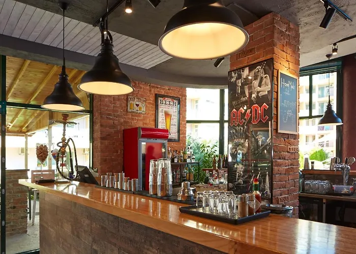 Pollo מלון דירות 3*