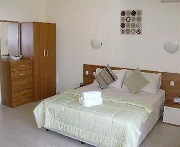 Pollo מלון דירות