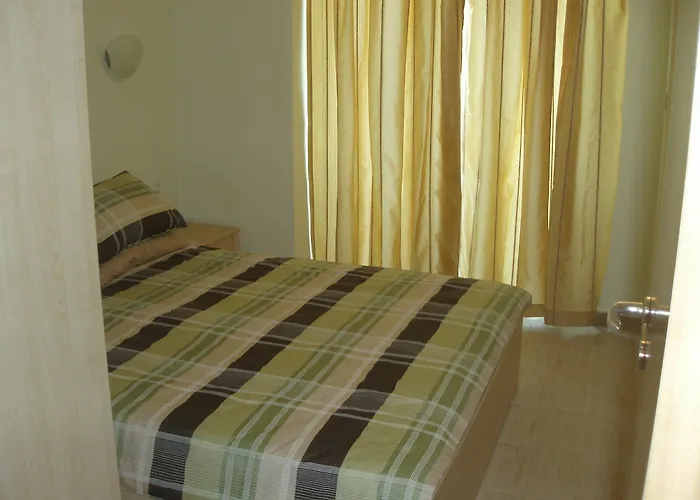 מלון דירות Pollo 3*